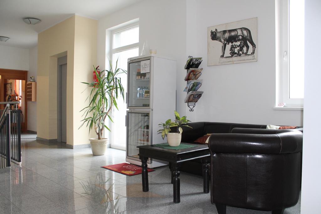 Pension Zum Romer Enns Dış mekan fotoğraf